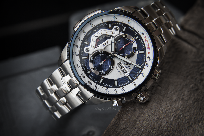 Mặt đồng hồ được thiết kế với tone xanh gợi vẻ đẹp tinh tế, lịch lãm - EF-558D-2AVUDF