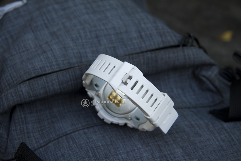 Khoá và dây đeo đều được làm bằng nhựa bản lớn - G-SHOCK GBD-800-7DR