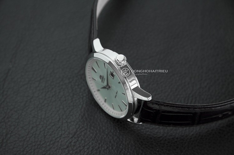 Lịch lãm với mặt số trắng ngả xanh cùng đồng hồ cơ Orient FER27007W0 hình 3