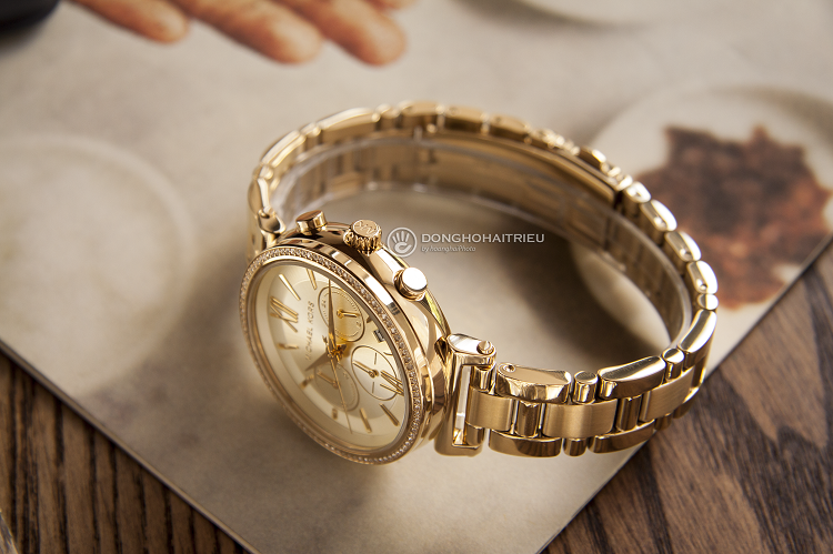 Đồng hồ Michael Kors MK6559 sở hữu sắc vàng cực kỳ sang trọng hình 4