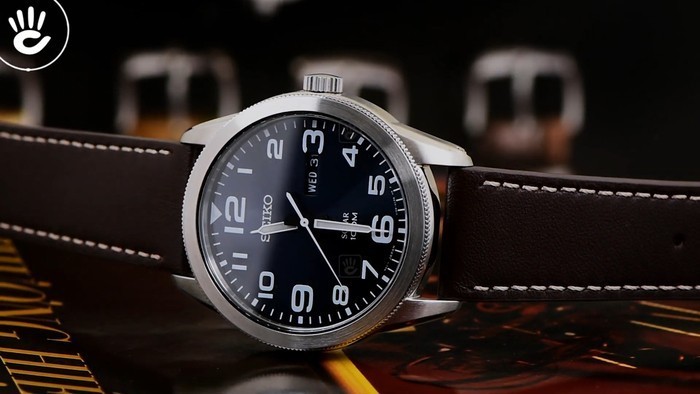 Review đồng hồ Seiko SNE475P1 mặt xanh thời trang thiết kế 3 kim - Ảnh 1