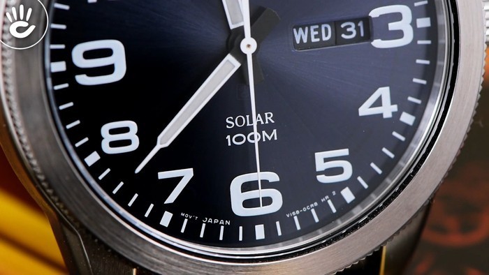 Review đồng hồ Seiko SNE475P1 mặt xanh thời trang thiết kế 3 kim - Ảnh 2