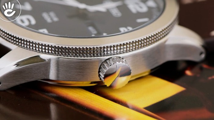 Review đồng hồ Seiko SNE475P1 mặt xanh thời trang thiết kế 3 kim - Ảnh 4