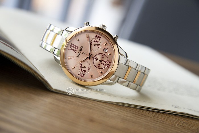 Review đồng hồ Seiko SRWZ90P1 6 kim phối với dây đeo demi vàng hồng - Ảnh 1