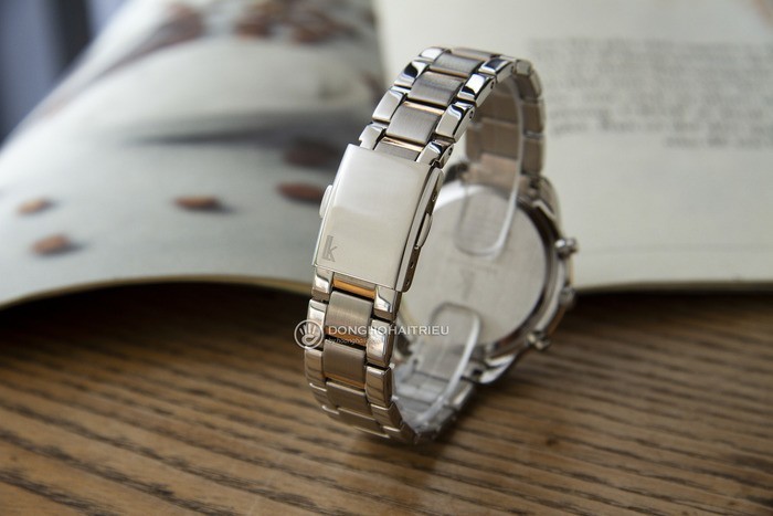 Review đồng hồ Seiko SRWZ90P1 6 kim phối với dây đeo demi vàng hồng - Ảnh 3