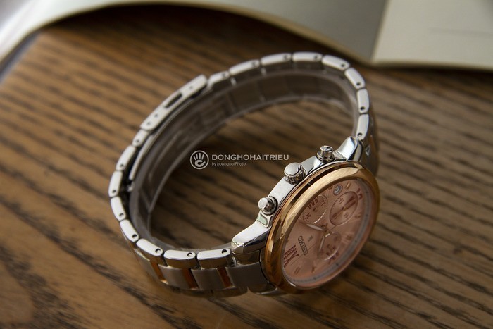 Review đồng hồ Seiko SRWZ90P1 6 kim phối với dây đeo demi vàng hồng - Ảnh 4