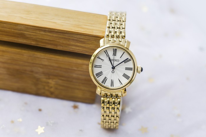 Review đồng hồ Seiko SRZ498P1 phiên bản mạ vàng sang trọng - Ảnh 1