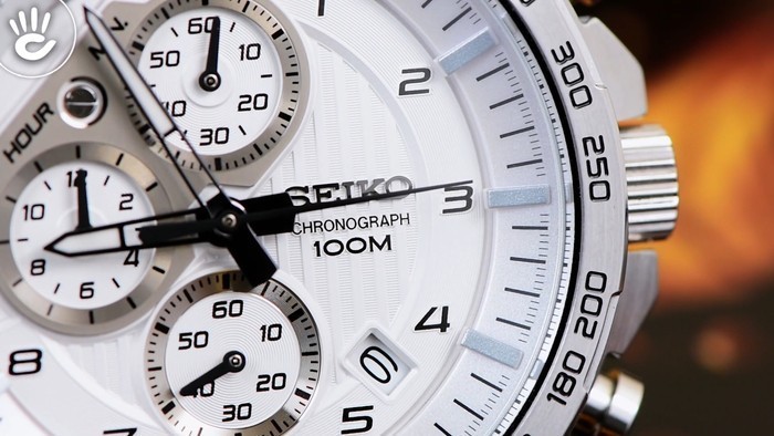 Review đồng hồ Seiko SSB317P1 chức năng Chronograph trên nền trắng - Ảnh 2