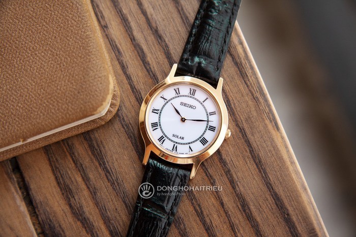 Review đồng hồ Seiko SUP304P1 cọc số la mã trên nền trắng dây da - Ảnh 2