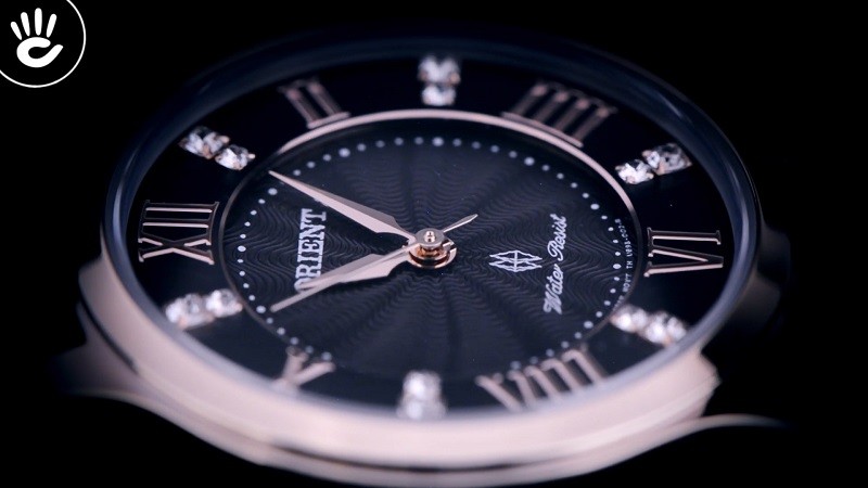 Review đồng hồ Orient FUB9B001T0: Mặt kính Sapphire bền bỉ-2