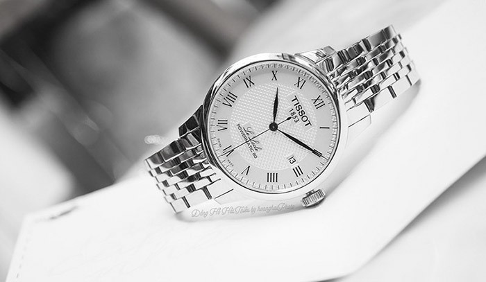 Ý nghĩa của chiếc đồng hồ màu trắng