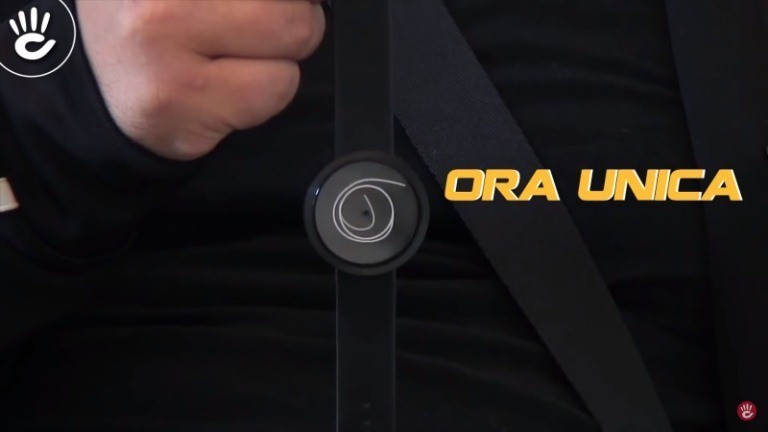 Đồng hồ độc lạ Ora Unica thiết kế theo phong cách tối giản