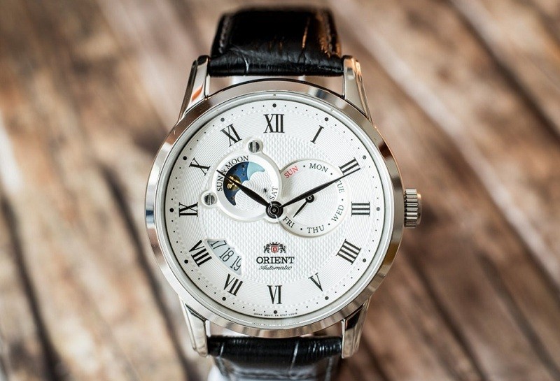 Chiếc đồng hồ Orient chính hãng SET0T002S0 mang vẽ đẹp đơn giản, tự nhiên