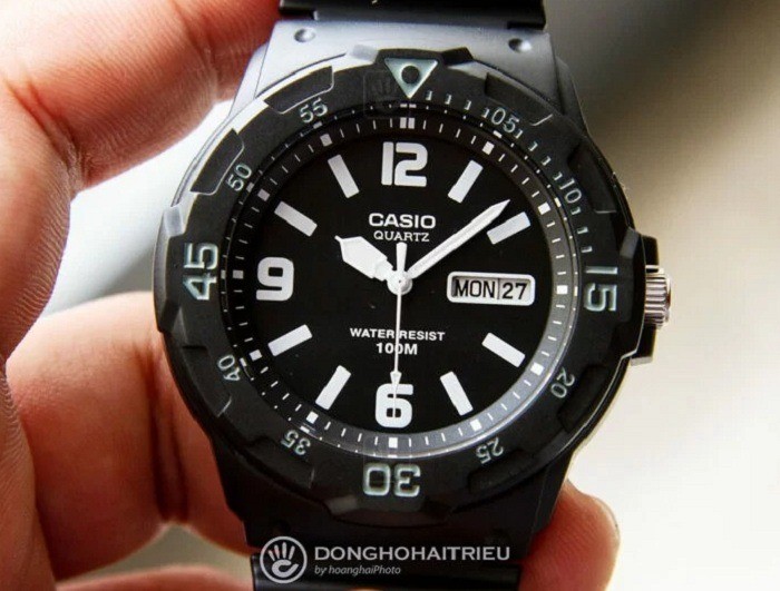 Review đồng hồ G-Shock MRW-200H-1B2VDF cọc số trắng dày dặn - Ảnh 2