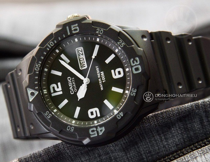 Review đồng hồ G-Shock MRW-200H-1B2VDF cọc số trắng dày dặn - Ảnh 5