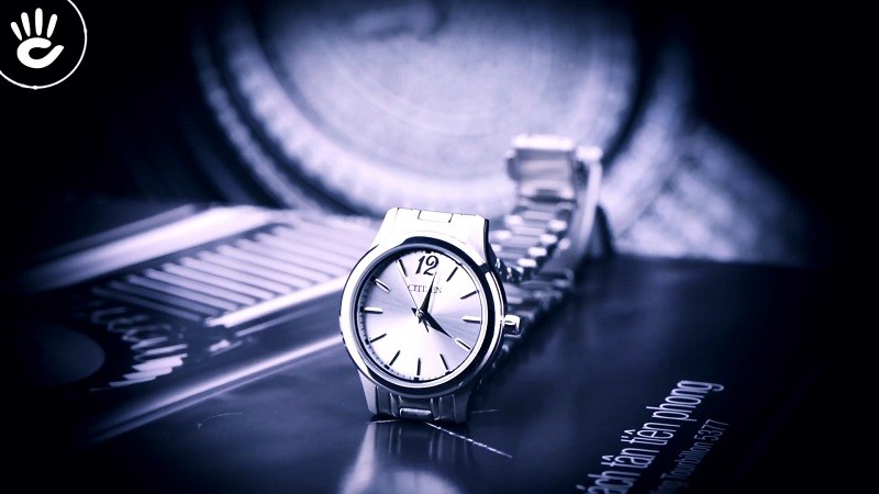 Review đồng hồ Citizen EL3030-59A: Dây đeo kim loại, giá rẻ-5