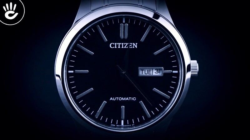 Review đồng hồ Citizen NH7520-56E: Mặt kính Sapphire bền bỉ-2