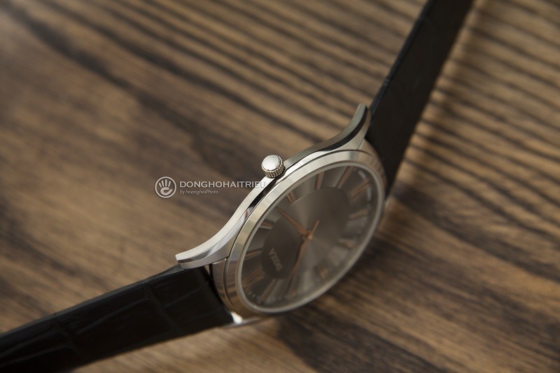 Review đồng hồ Doxa D201SGY: Mặt kính Sapphire cực bền bỉ-4