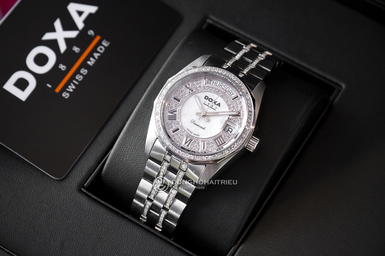 Siêu phẩm đồng hồ Doxa nạm kim cương, khảm xà cừ, trị giá hơn 233 triệu đồng